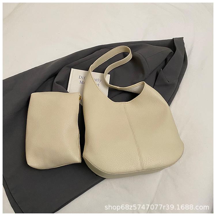 

Large-capacity commuter tote bag for summer new 2025 female mommy bag casual niche fashion shoulder bag trend