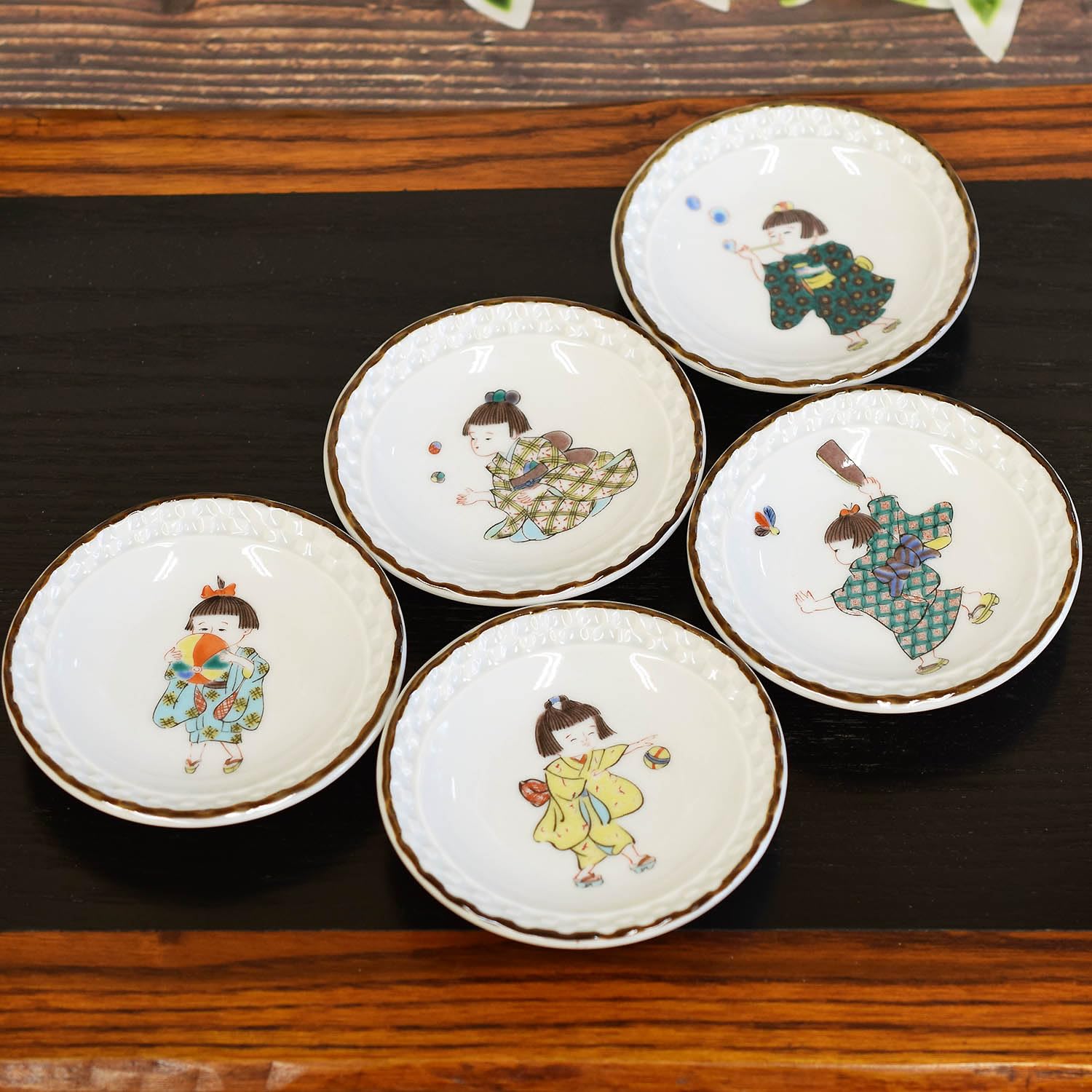 

Waza no Kura Plate Set: Stylish Kutani Ware Small Plates (5-Piece Set) - Warabe Pottery, High-Quality Brand, Made in Japan, Perfect as a Wedding Gift