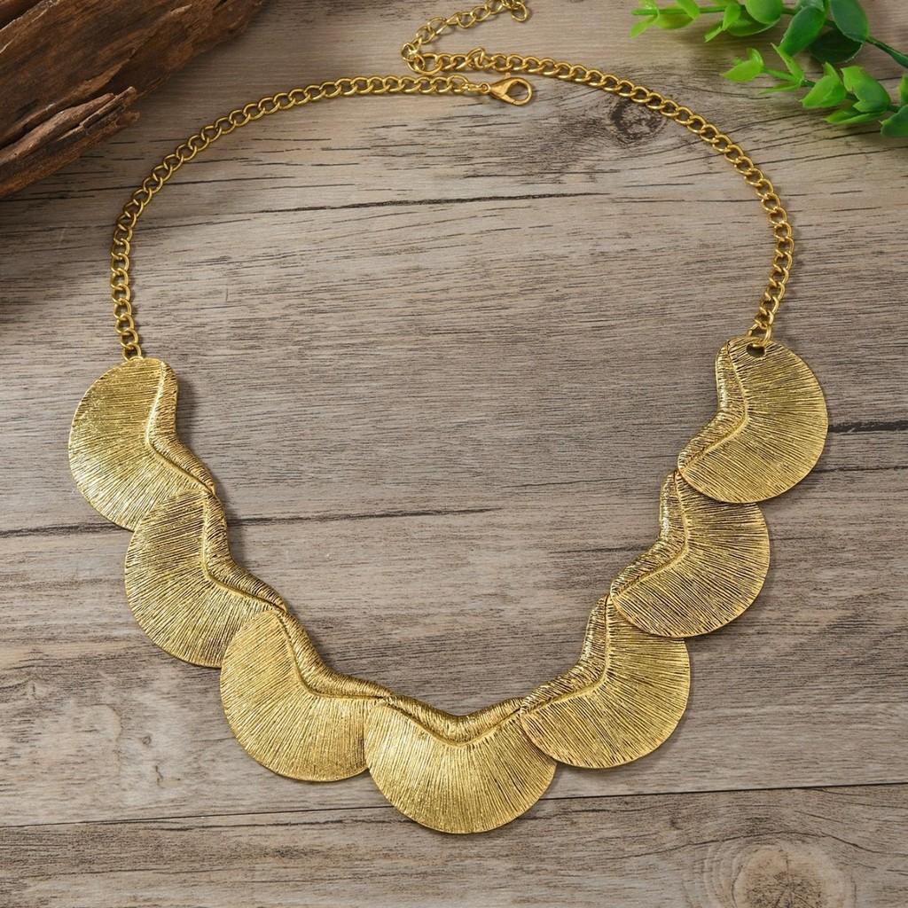 Retro Art Deco Alloy Pendant Necklace With Crescent Shape For Ladies