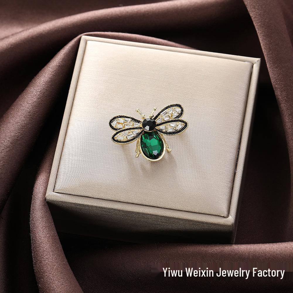 Luxury Rhinestone Bee Brooch - Stylish High-End Pin for Jackets and Suits