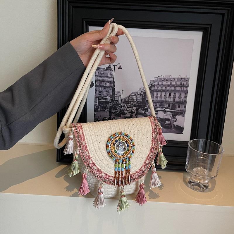 New woven niche design single shoulder messenger bag going out fashionable casual retro versatile bag