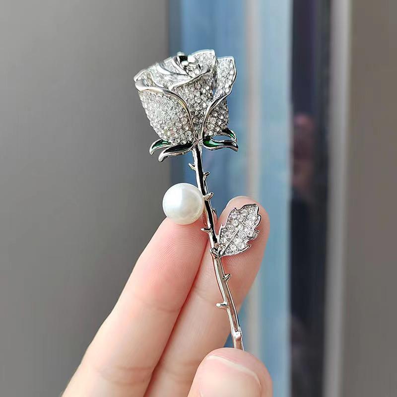 Korejská luxusní brož s tulipánovými perlami - elegantní špičkový dámský doplněk