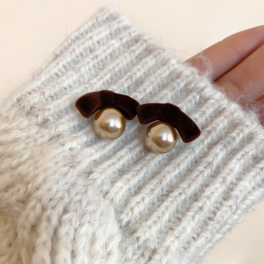 Silver Needle Pearl Bow Stud Earrings - Retro High-End Niche Atmosphere