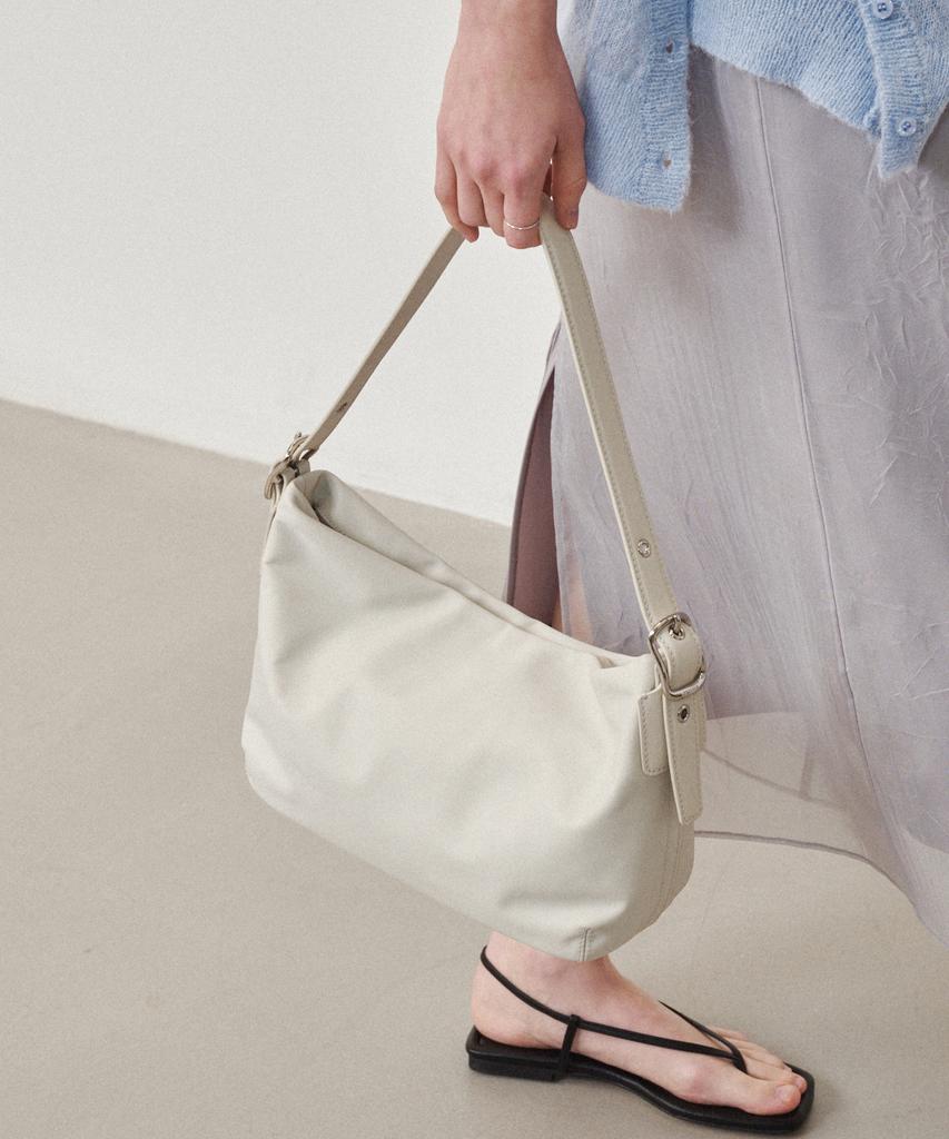 Ostkaka Wave Double Buckle Shoulder Ivory