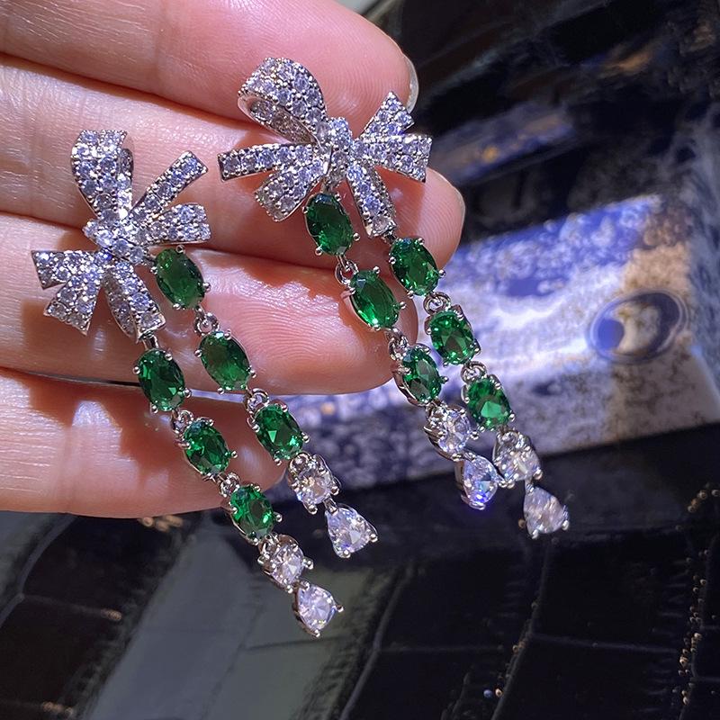 Orecchini Vintage a Forma di Pera con Perle e Intarsi di Diamanti - Stile Retrò, Lusso Leggero, Design di Alta Gamma