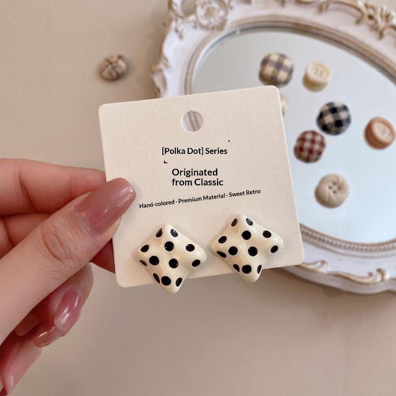  Sweet Design Black /White Cute Square Polka Dot Stud Earrings For Women'S Simple Unique Temperament Party Gifts