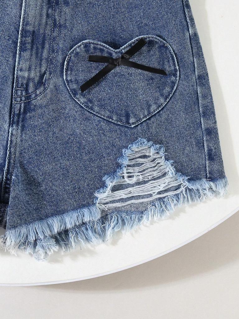 Single-piece girls' casual summer denim shorts with heart-shaped stickers, frayed edges, and a trendy, sexy style. Elastic waist and loose fit.