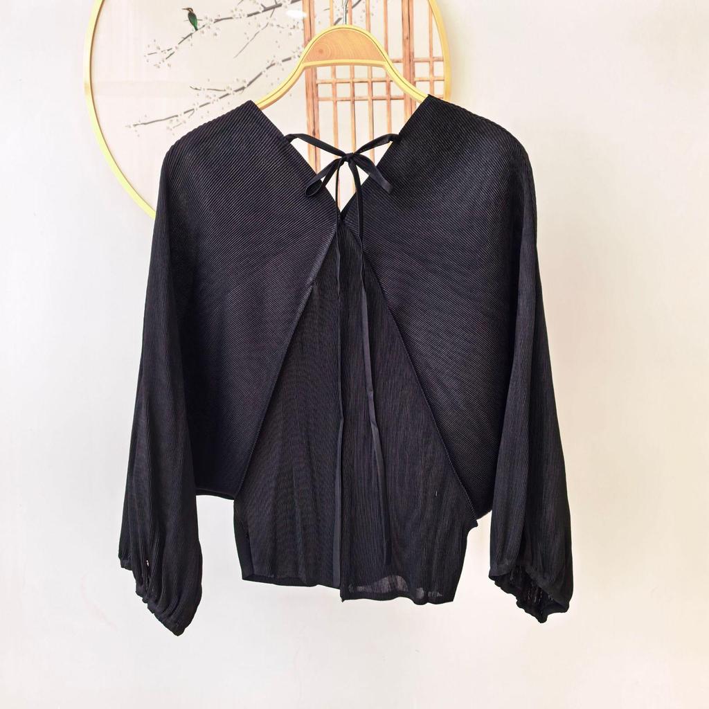 2026 Spring Miyake High-End Pleated Light Luxury Batwing Sleeve Slimming Top