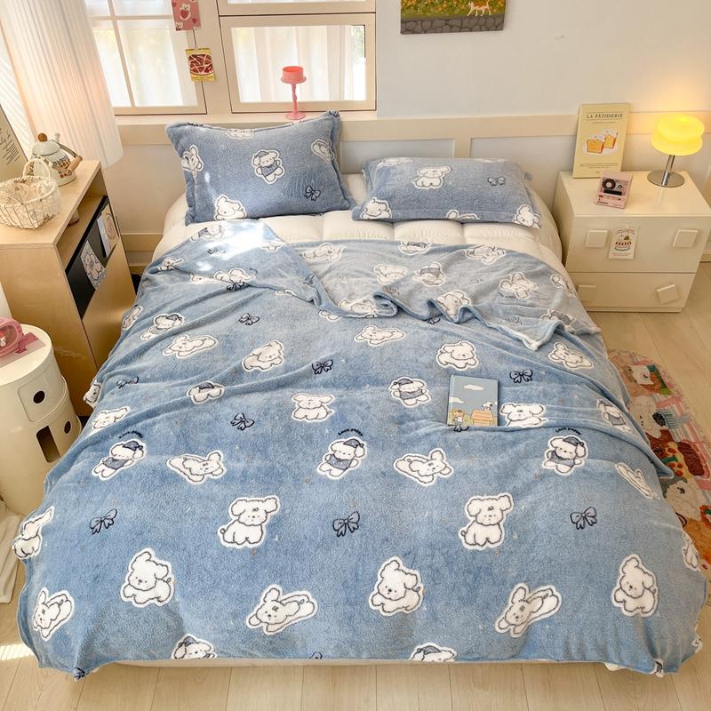 Cartoon Pink Strawberry Flannel Blanket for Kids Girls Soft Warm Lightweight Throw Blanket for Sofa Bed Traveling Camping Gifts