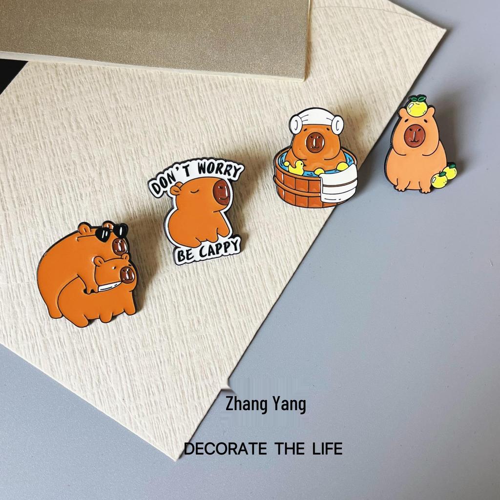 Broche Mignonne en Dessin Animé Capybara pour Sacs et Sacs à Dos
