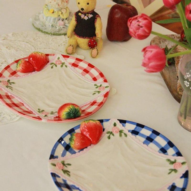 1pc Restaurant Utensils Retro Checkered Three-dimensional Strawberry Ceramic Underglaze Color Plates Dessert Plates Home Gifts