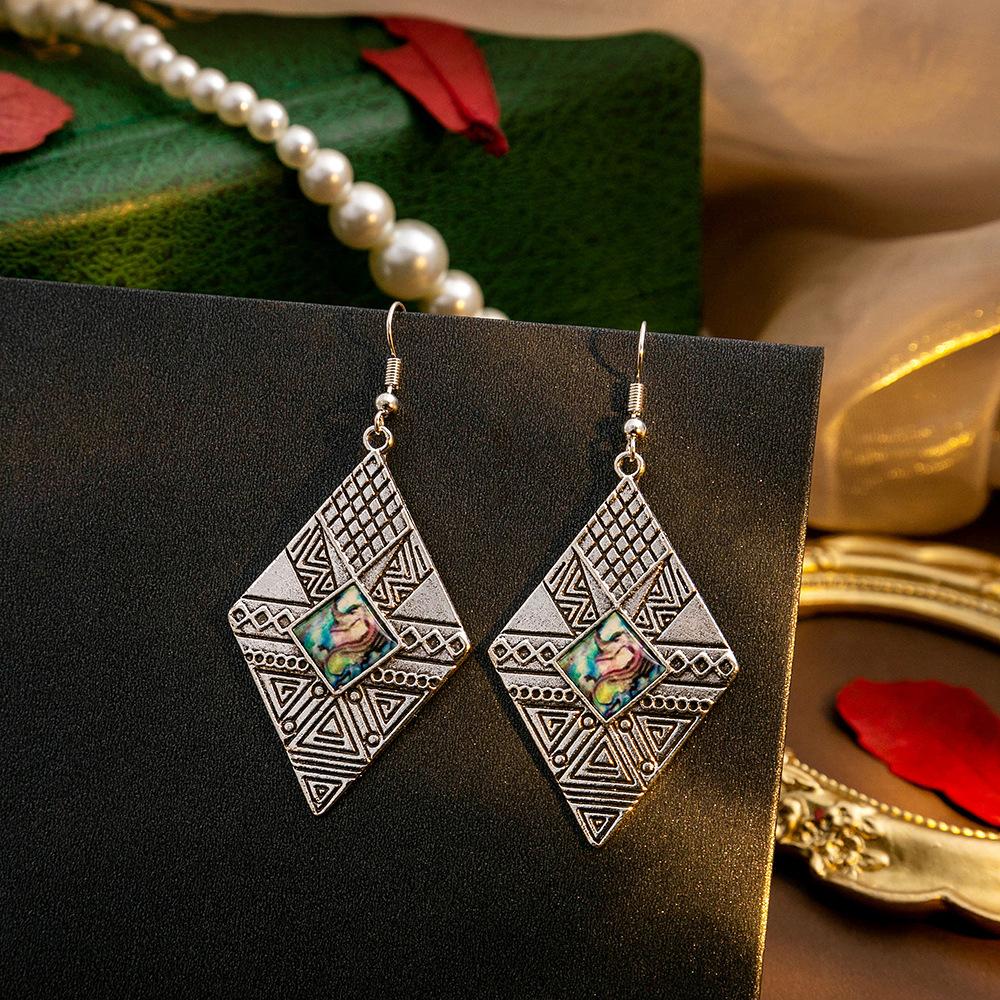 Personalized Geometric Quadrilateral Ear Hook Female, Retro Exaggerated Rhombus Metal Earrings, High-End Earrings.
