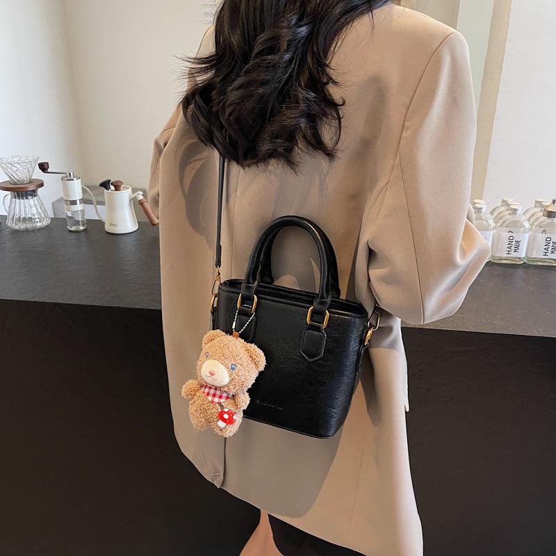 Handbag Women's 2025 New Popular Shoulder Trend Texture European and American Retro Foreign Style Portable Messenger Bag