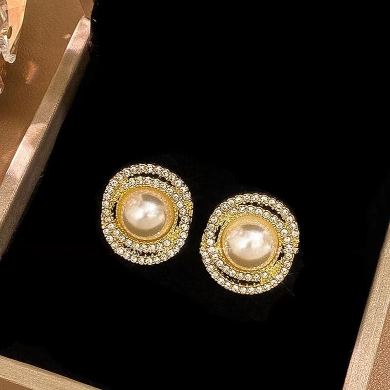 French Baroque Pearl Earrings  for Women New  Selling Stud Earrings Style Versatile Earaccessory
