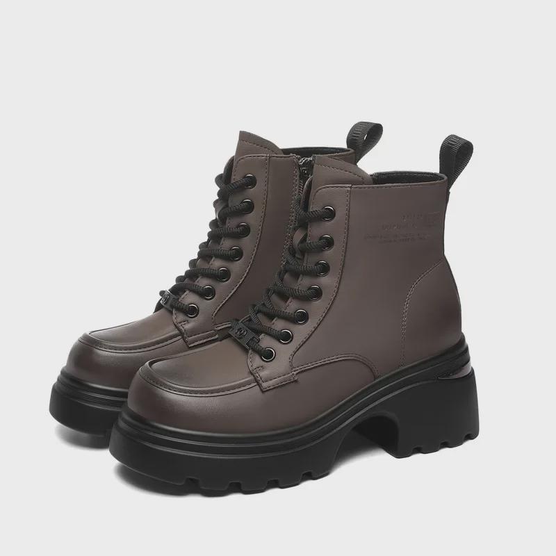 Dámské kotníkové boty na silné platformě zvyšující výšku, móda podzim/zima 2024.