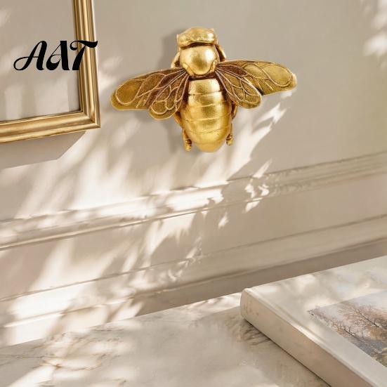 Modern French Style Wall Decor Vintage Gilded Bee Resin Figurine, Lifelike 3D Insect Sculpture with Built-In Gold Art Hook, Light Luxury Tabletop