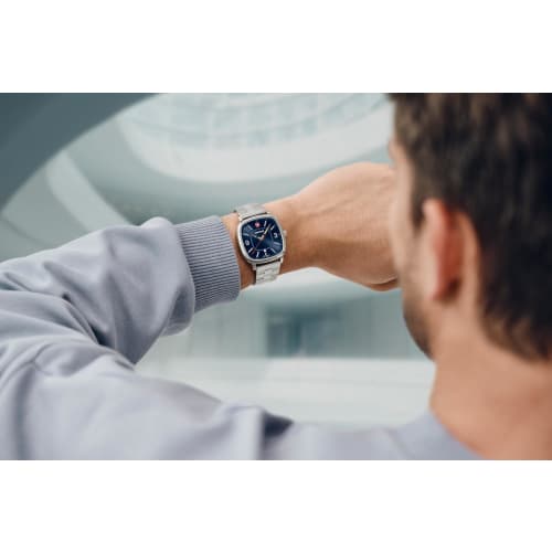 WENGER VINTAGE SPORT Pánské hodinky, Pouzdro z nerezové oceli (316L), Modrý ciferník, Stříbrný náramek z nerezové oceli, Quartzový strojek, Vodotěsnost 50 m, Anal