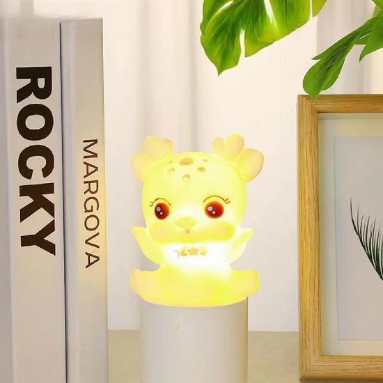 Hirsch Cartoon LED Nachtlicht Leuchtende Spielzeuge für Kinder Kreatives Buchlicht Ornamente Nachttischlampe