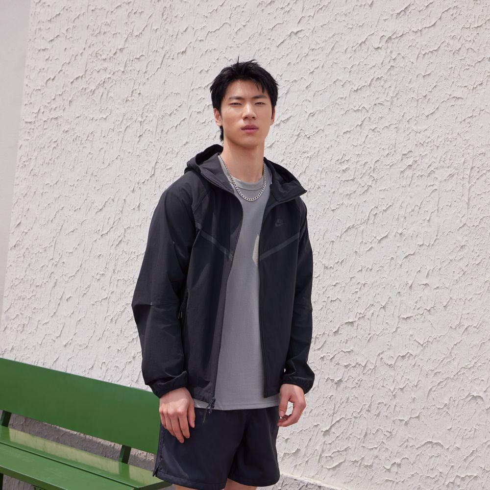 Nike Jackets Men s Black/Black/Black Hooded Moderate Other M