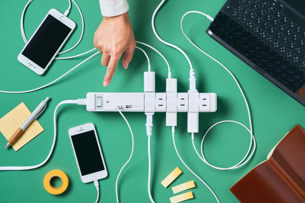 Fargo TAPKING Power Strip, USB 3.4A Type-A, 2 Ports, Swivel, White, 12 AC Outlets