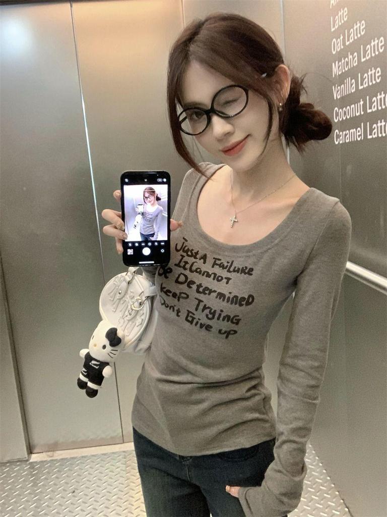 Women's Retro Slim Fit U-Neck Long Sleeve T-Shirt - Early Spring Base Layer