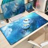 Grand Tapis de Souris pour Ordinateur Portable Gaming P-Pokemon Impression HD Tapis de Clavier en Caoutchouc Dessin Animé Mignon Oshawott 900x400mm Tapis de Souris