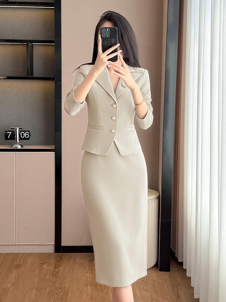 Women's Short Suit Jacket and Skirt Set - Professional Office Wear for Spring/Autumn 2025
