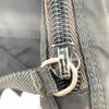Prada Pocono Schultertasche Kameratasche Crossbody Tessuto Nylon Leder Schwarzer Schultergurt Crossbody Dreieckiges Logo-Schild Weißes Etikett