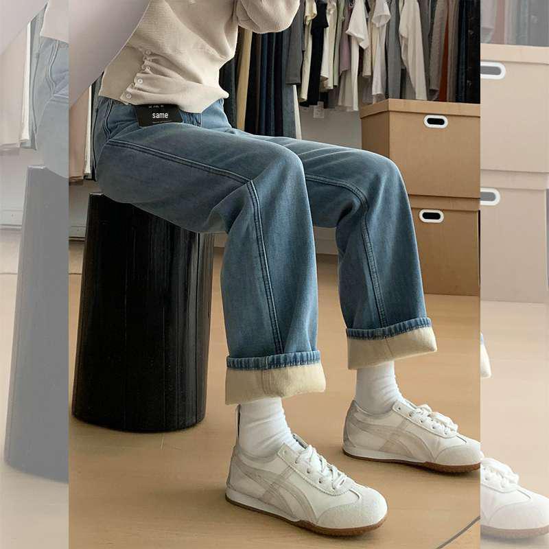 Women's High-Waist Winter Jeans with Fleece Lining - Thickened, Straight Leg, Slimming, Versatile for Pear-Shaped Figures.