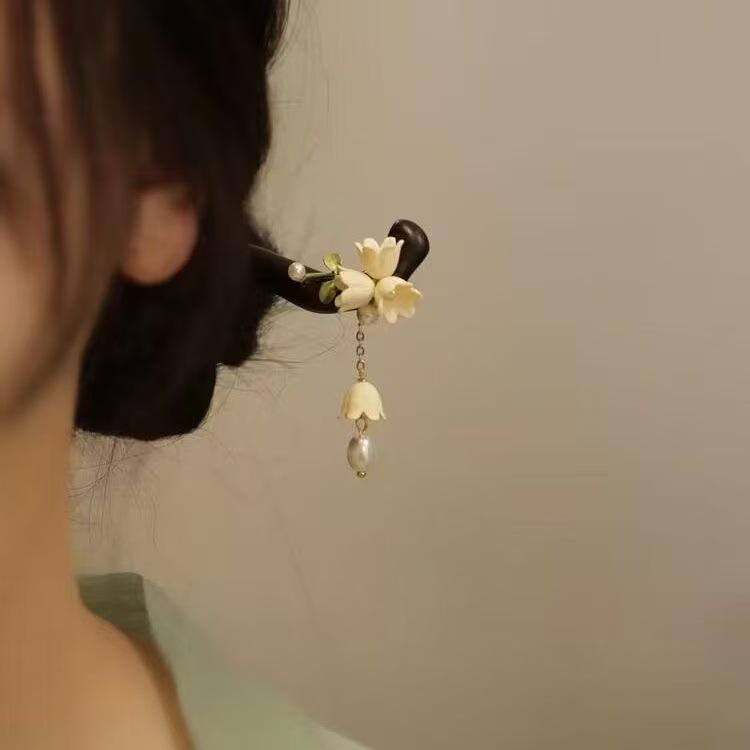 Sandalwood Women's Hairpin: Elegant Modern-Chinese Style Wooden Updo Stick