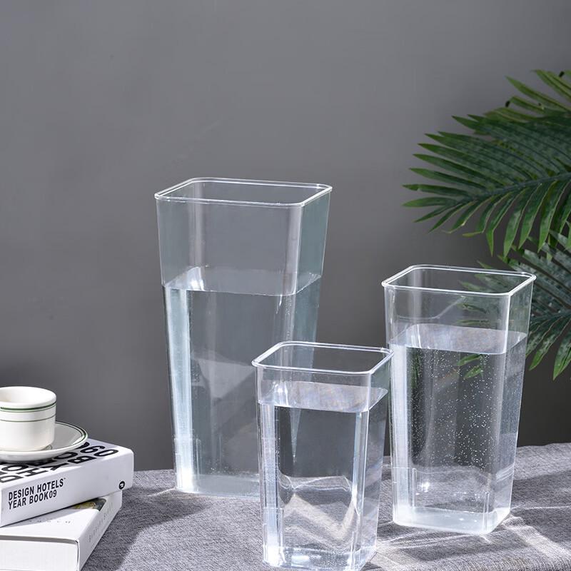 Einfache dekorative Blumenvase