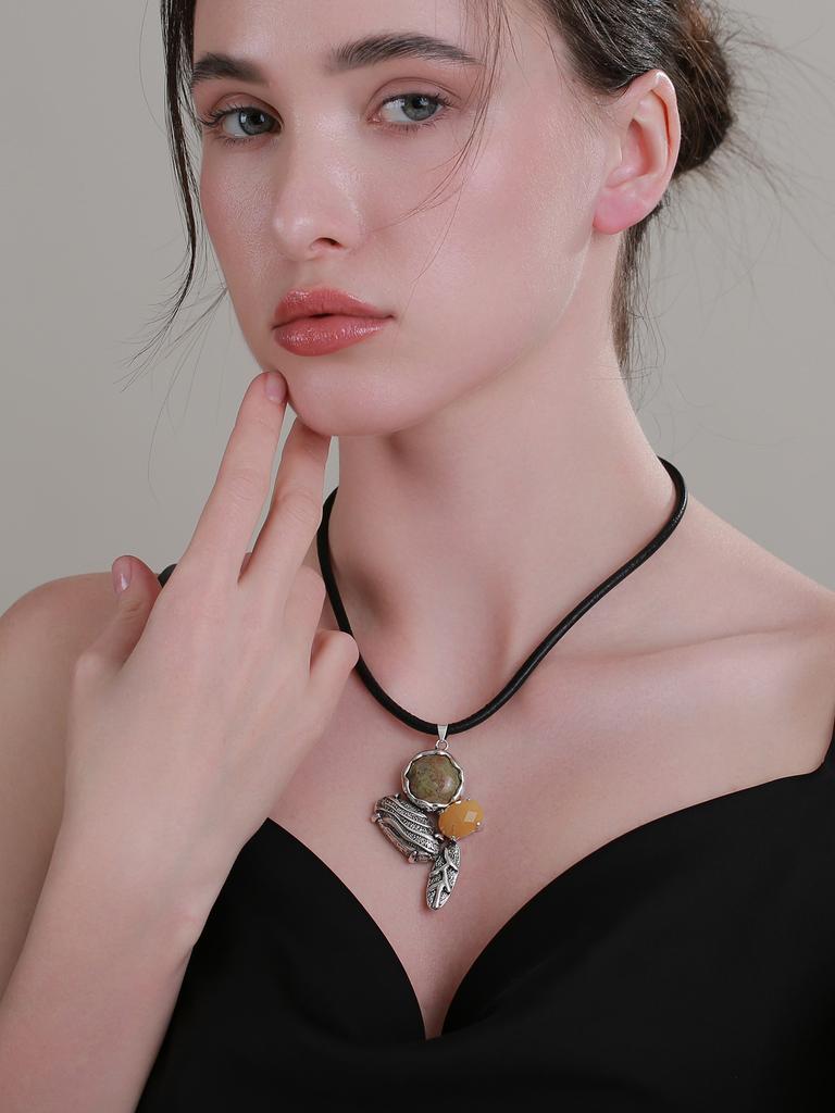 Natural Stone Necklace, Suitable For Women To Wear Every Day Or At Parties.