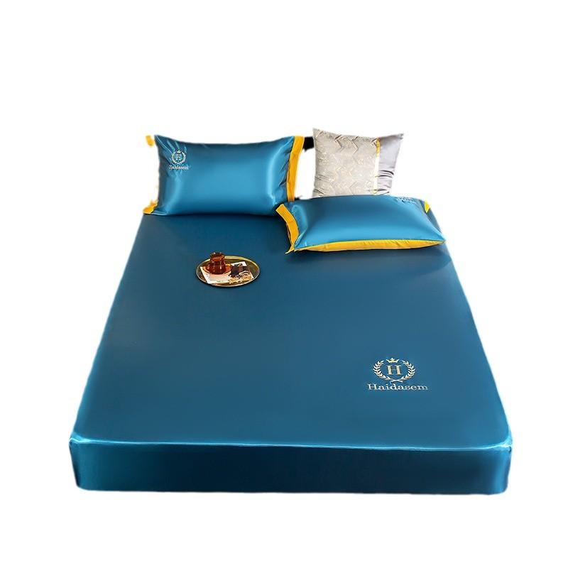 Washed Silk Mattress Three-piece Set, Single-piece Mattress Mat, Washable and Foldable, Fully Enclosed, and the Bedspread Is Non-slip.