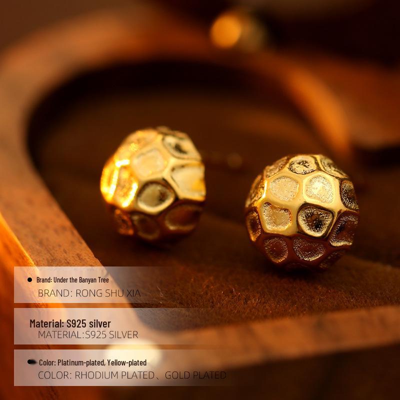 Banyan Tree Gold-Plated Silver Hammered Texture Round Earrings for Women: High-End Autumn/Winter Fashion.