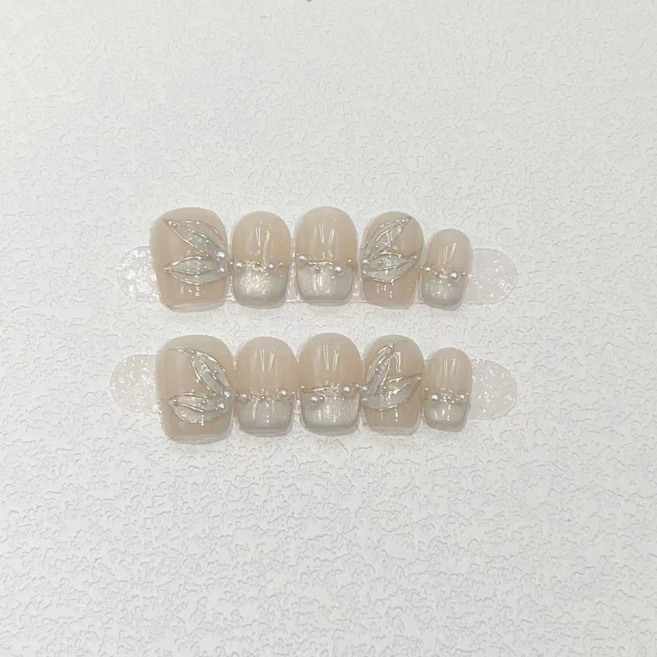 

Чисто ручная работа Деталь доспеха Ручная работа Высококлассный Чистый Роскошный Стиль Голый Кошачий глаз Французский Рыбий хвост Съемный Короткий Large L