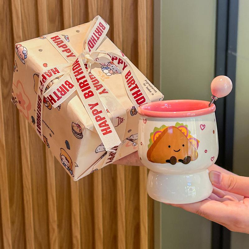 Birthday gift, girl holding a coffee cup, high-value ceramic latte cup, household drinking cup, and mug as a souvenir.