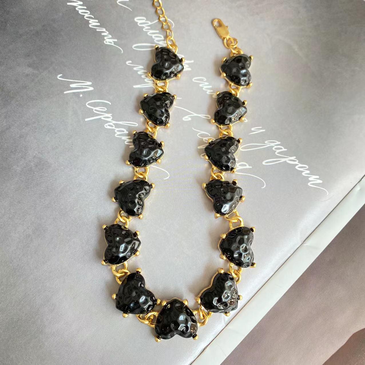 

Ретро Сердце Стеклянный Набор Ювелирных Изделий: Позолоченные серьги, браслет, брошь и кольцо