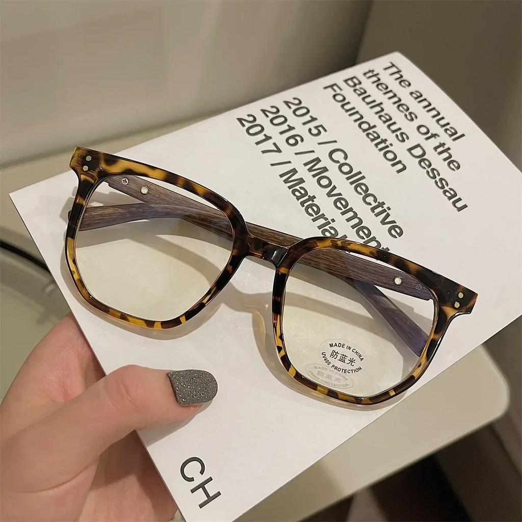 New Wood Grain Mirror Legs Myopia Glasses Fashion Vintage Anti Blue Light Transparent Glasses Near Sight Eyeglasses