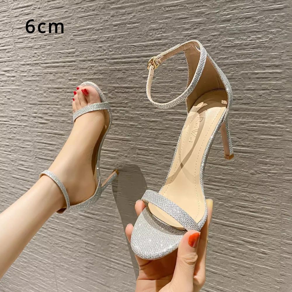 Женские сандалии с серебряным ремешком — фото 13