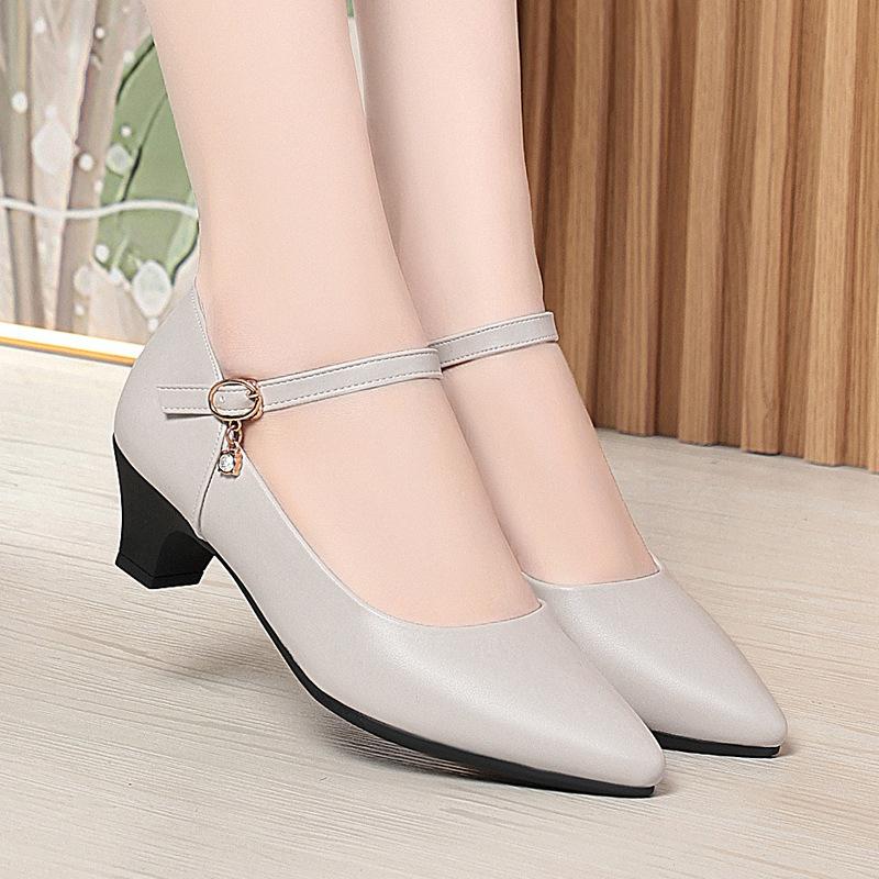 Single shoes flat-soled soft leather middle-aged women's shoes are not tired of autumn casual spring and autumn women's one-word buckle leather shoes