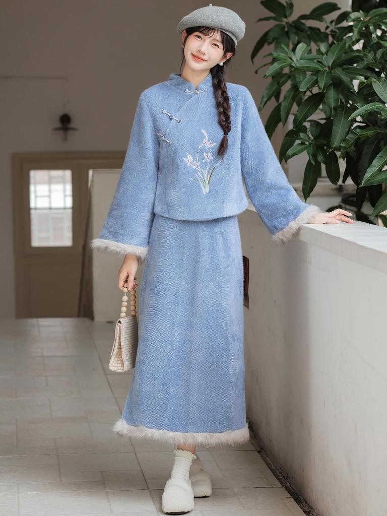 Elegant Chinese Retro Floral Embroidery Women's Two-Piece Set - Plush Patchwork Top and Skirt for Autumn/Winter