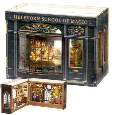 Moin moin Puppenhaus Miniatur DIY Bausatz Set Stadtladen Retro Stadt Straßenbild Öffnet sich mit Magischer Romantik Magische Schule Papierteile LED Licht 2503dh451