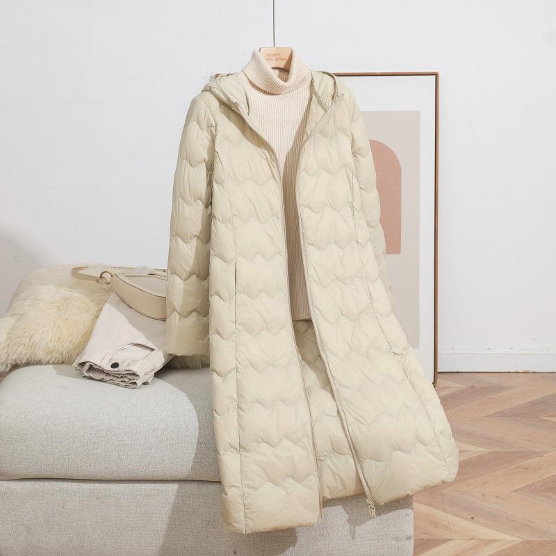 Damska kurtka puchowa 2025 o kroju slim fit ze wzorem fali i kapturem