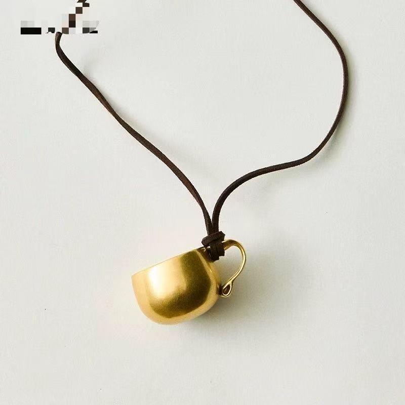 Retro Water Cup Pendant Long Necklace: European & American Style, Luxurious Layered Sweater Chain for Women, Autumn/Winter Versatile Accessory.