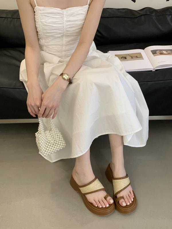 Fashion Slippers Casual Rubber Flip Flops Beach Shoes Platform Slides Luxury Hawaiian Sabot Summer Fashion Rubber Flip Flops House Slipp