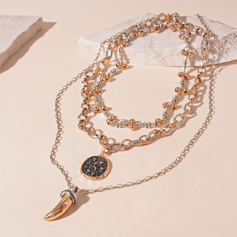 Medieval Style Metal Love Conch Necklace Light Luxury Niche Exaggerated Clavicle Chain Personality Design Necklace