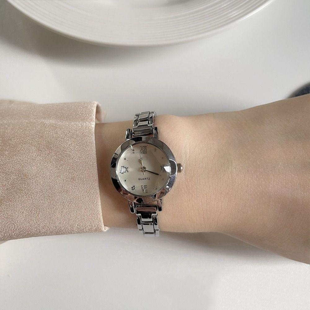 Exquisite Golden Wrist Watch Light Luxury Quartz Wristwatch Classic Women Watch Accessories