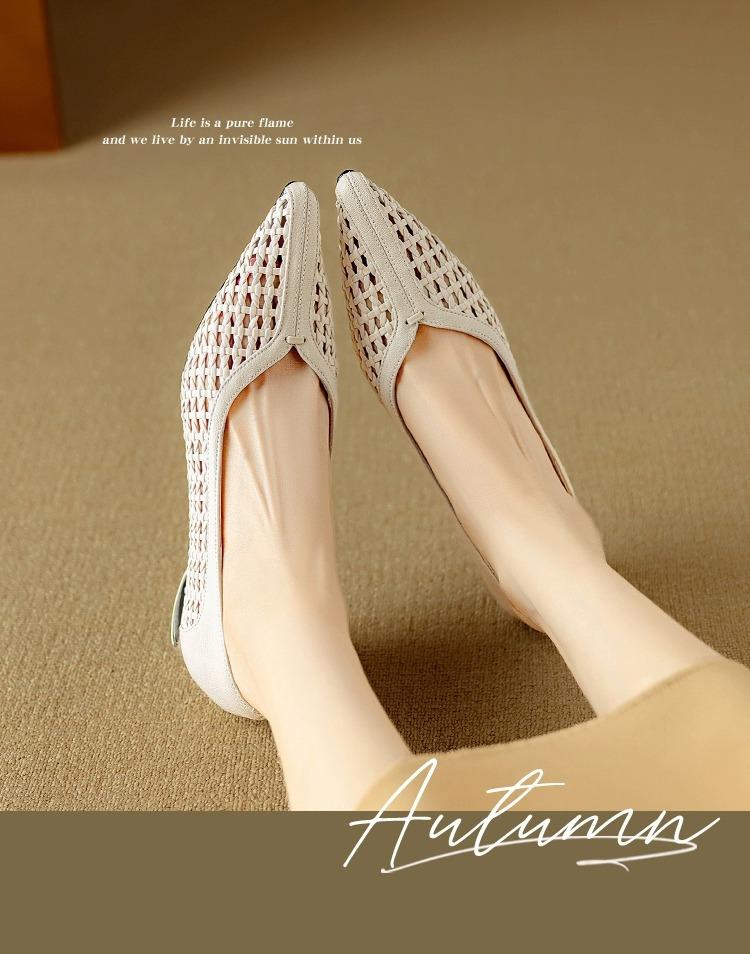 Französische gewebte Retro-Hollow-Light-Mund-Einzelschuhe Nische Leichter Luxus Spitz V-Mund Weiche Sohle Bequeme Mode Mutter Schuhe