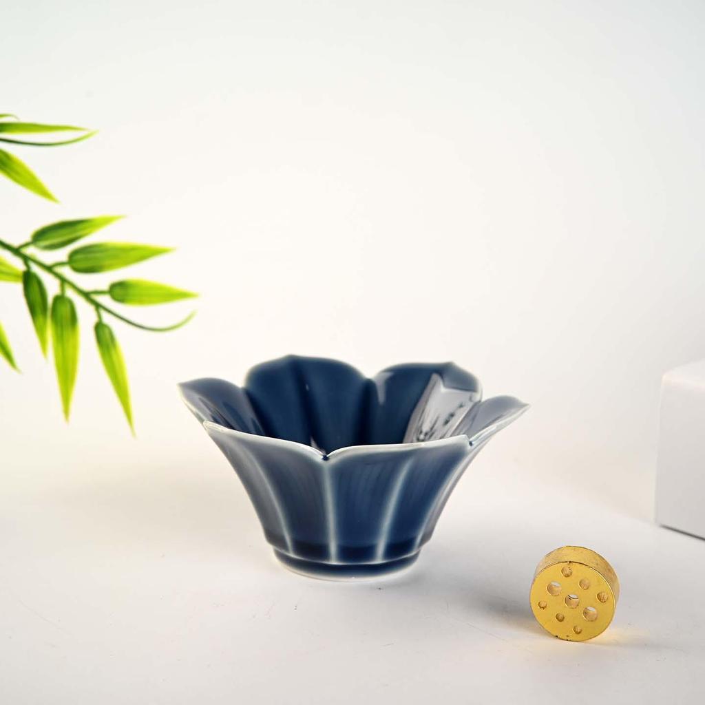 Lotus Ceramic Incense Holder - Creative Sandalwood Burner & Indoor Ornament.