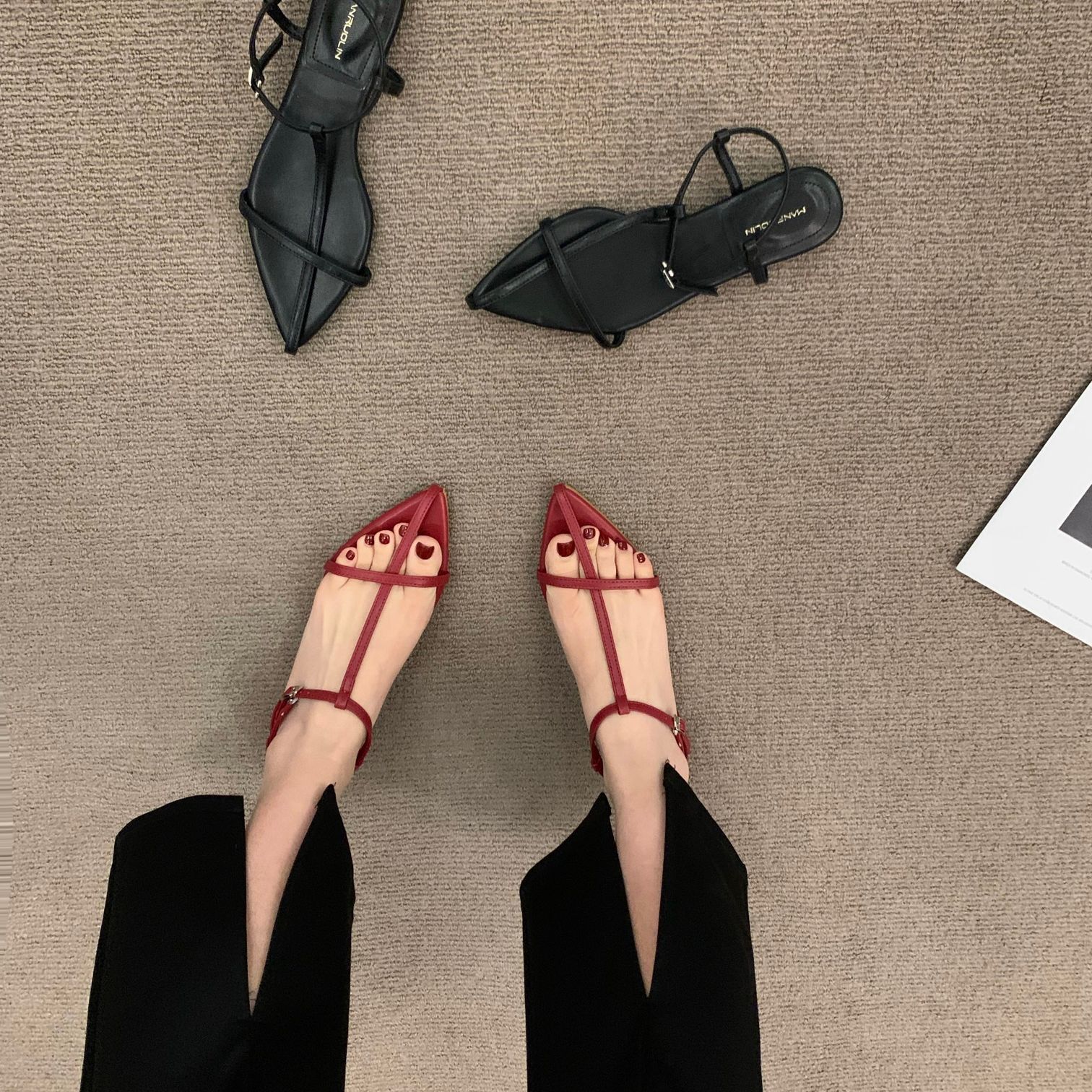 

Niche French flat-bottomed thin-banded red sandals women s shoes 2025 new summer fairy with skirt Roman shoes 40 чёрный